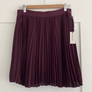 NWT Babaton Aritzia pleated Denley skirt